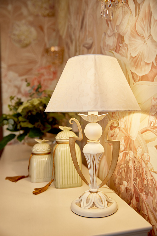Настолна лампа Maytoni Classic Monile ARM004-11-W