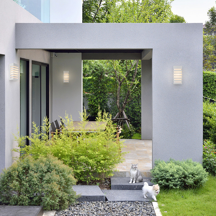 Външна стенна лампа Maytoni Remsa O034WL-02W