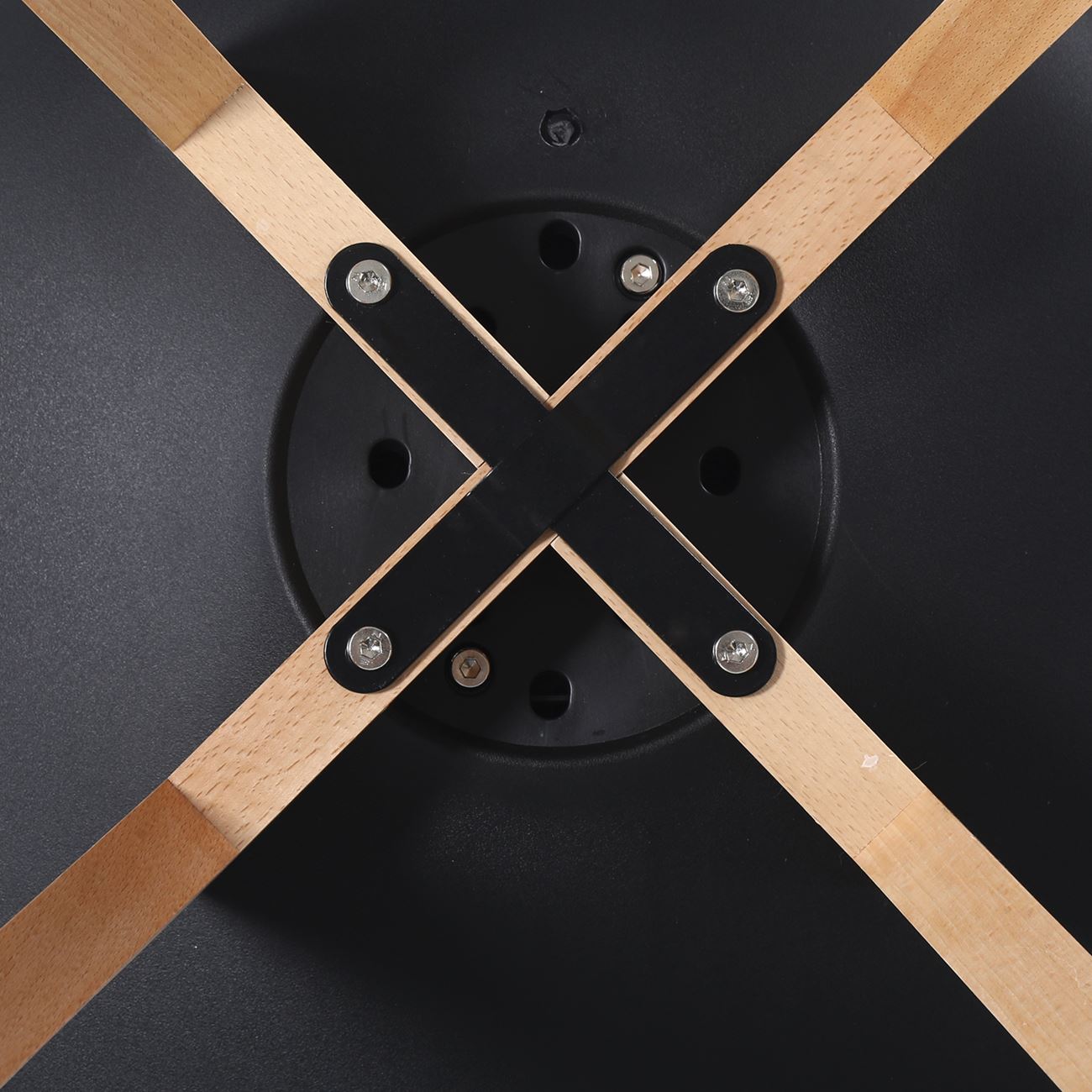 Стол – черен цвят