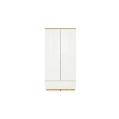 Двукрилен гардероб ERLA е елегантна мебел за спалня. Разполага с две отделения с лостове за закачалки и просторно чекмедже в долната част