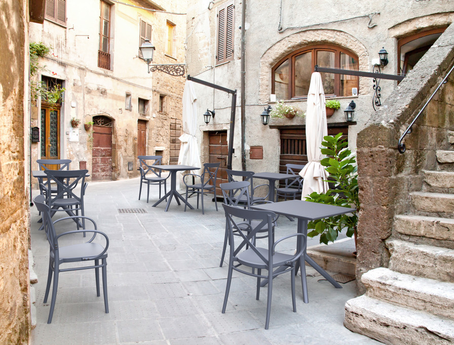 Квадратна маса 70/70/74см – полипропилен