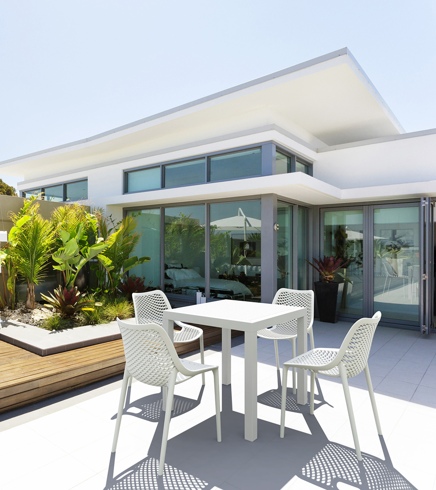 Градинска квадратна маса 80/80/75см -пластмаса