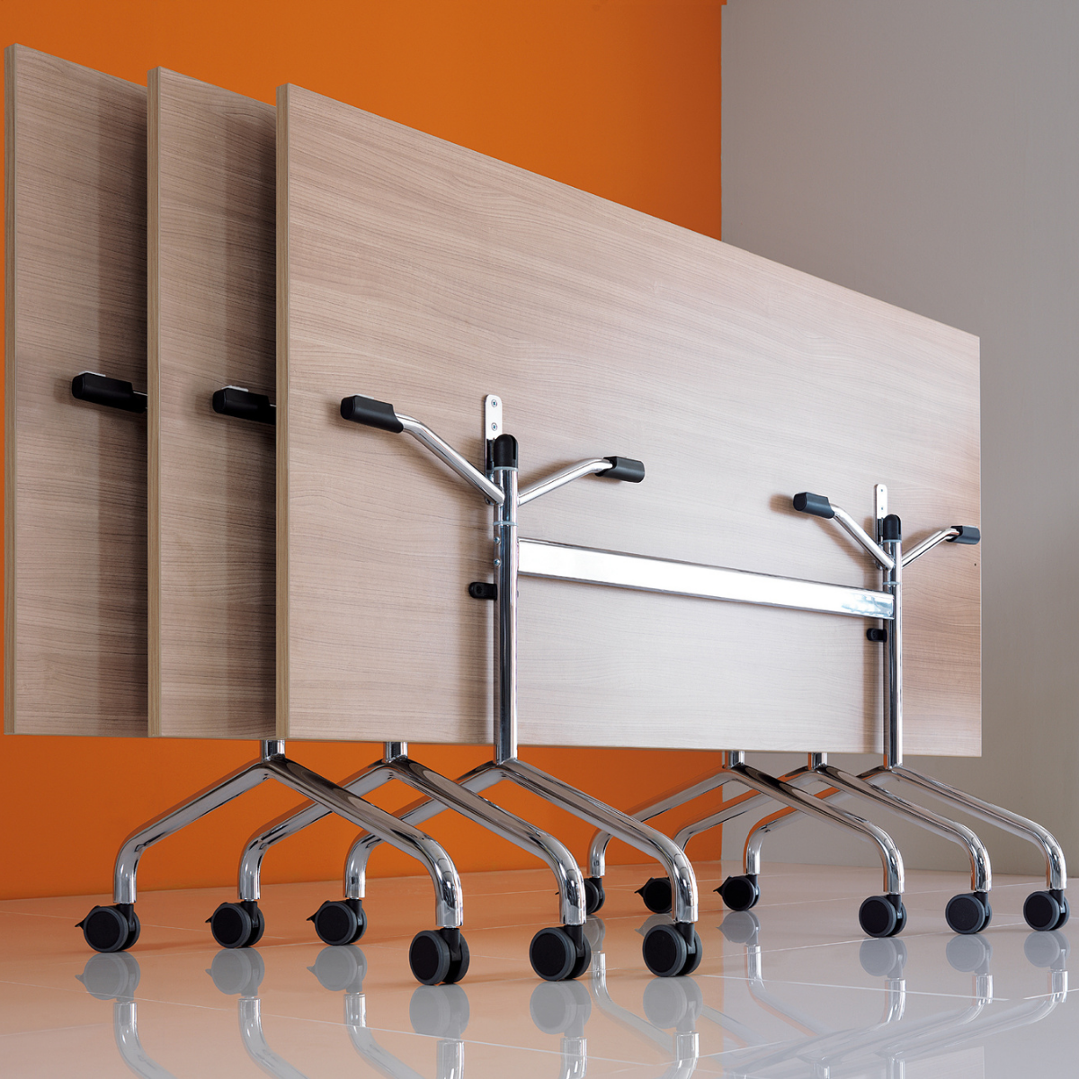 Офис обзавеждане   – ДЪРВЕСЕН/хром