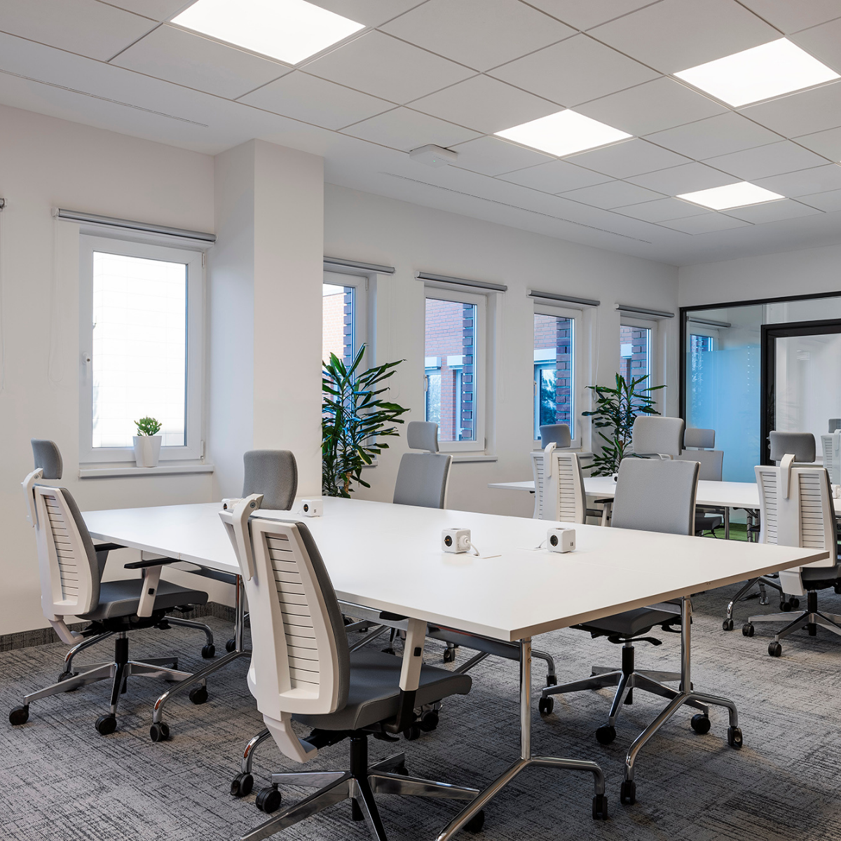 Офис обзавеждане   – ДЪРВЕСЕН/хром