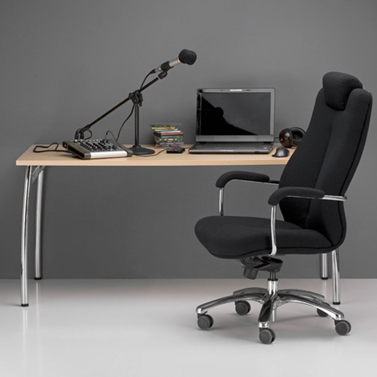 Офис Стол – черен/