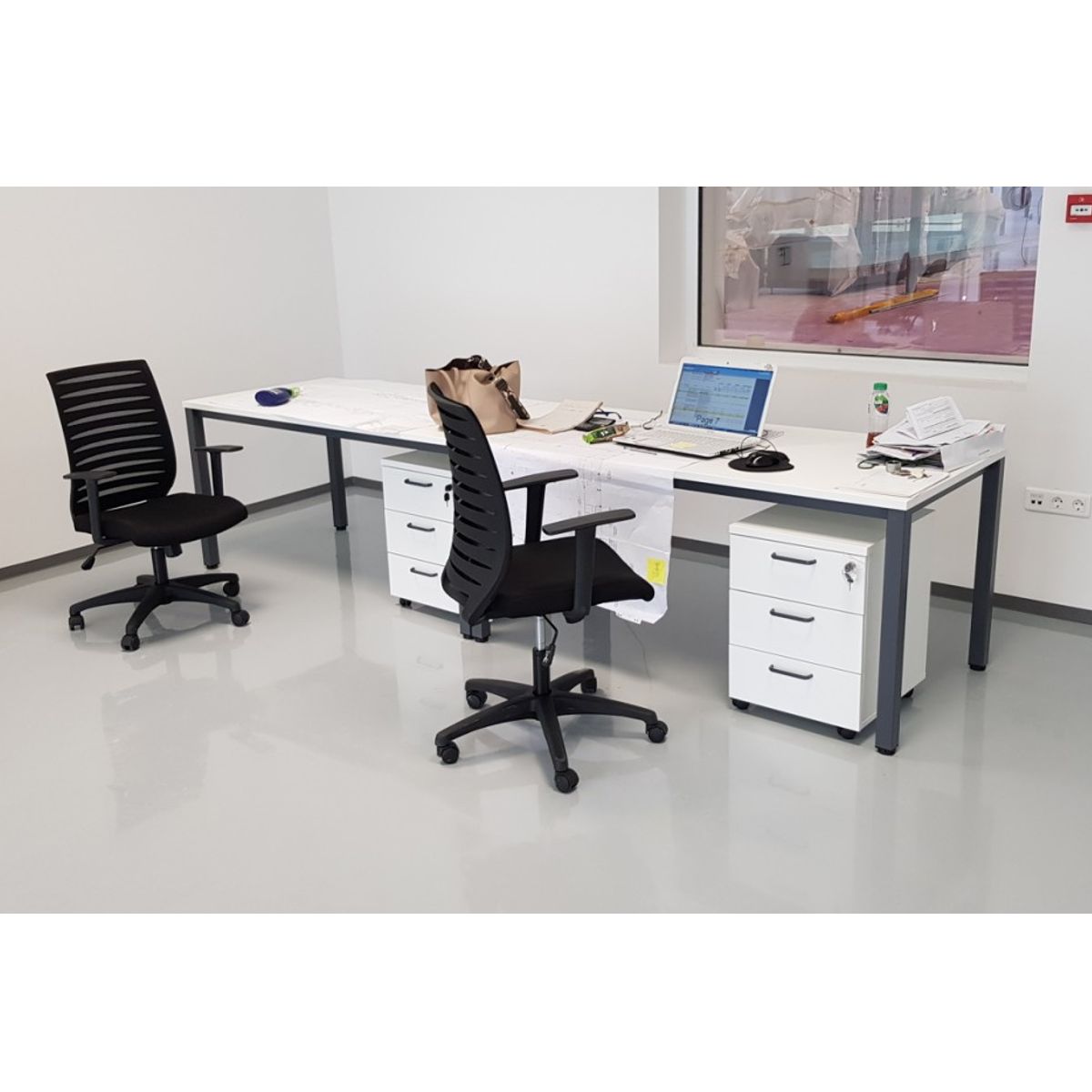 Офис Стол – черен/