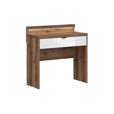 която придава блясък и лукс.Тоалетката е мебел