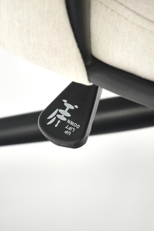 Въртящо се кресло – светло бежово