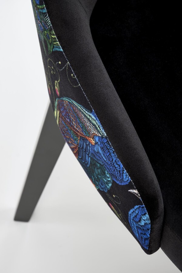 Тапициран стол – черен