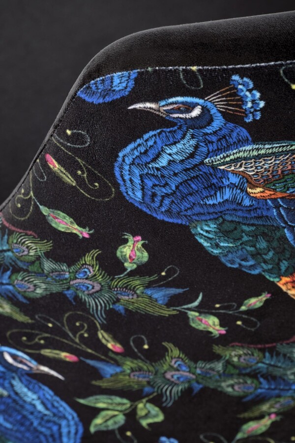 Тапициран стол – черен