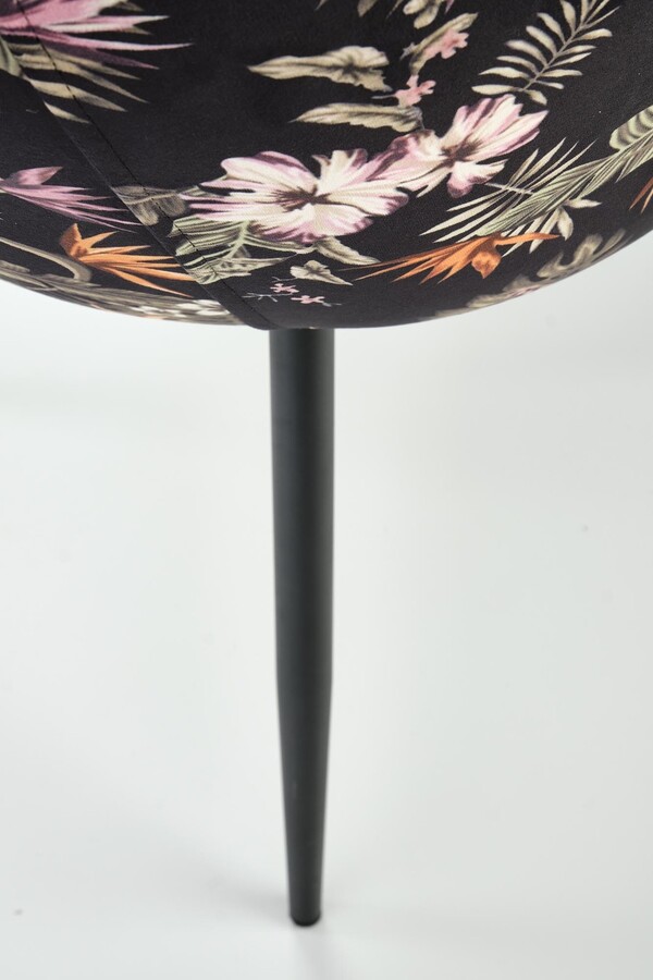 Велурен стол – черен/многоцветен