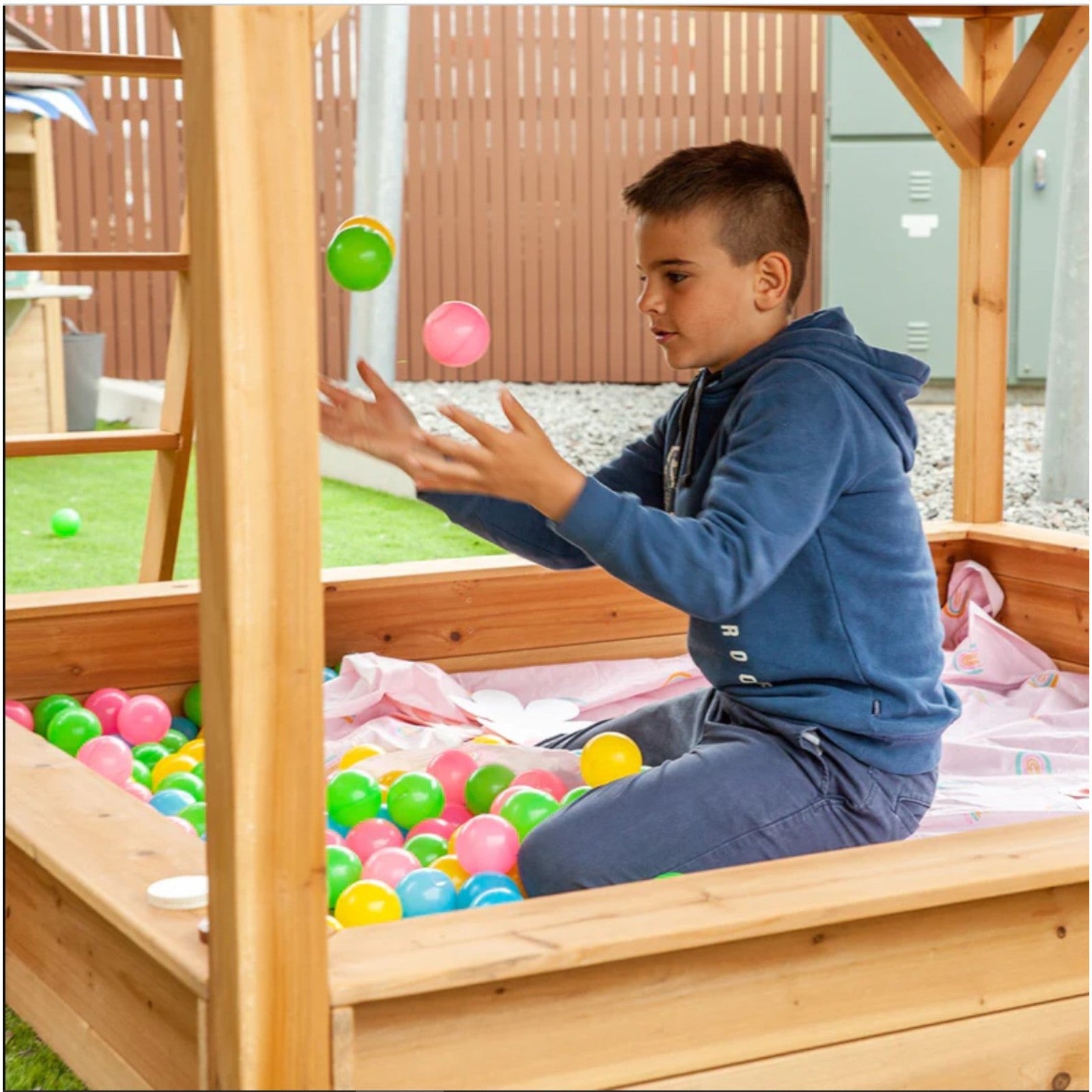 Голяма Детска Къща GINGER HOME с Пясъчник и Пързалка