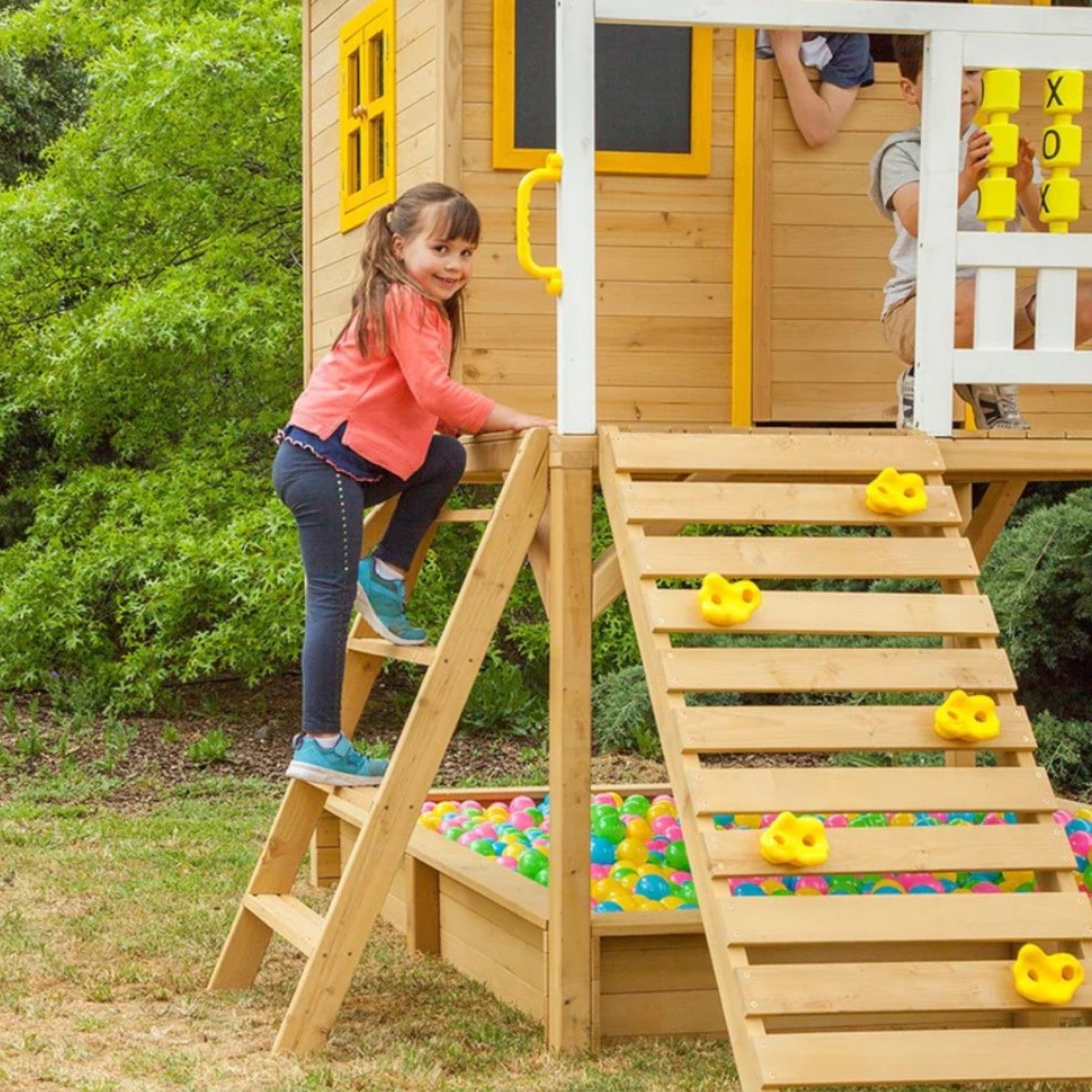 Голяма Детска Къща GINGER HOME с Пясъчник и Пързалка