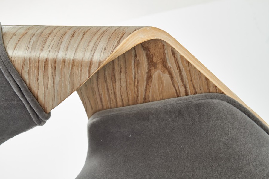 Стол – орех / черен