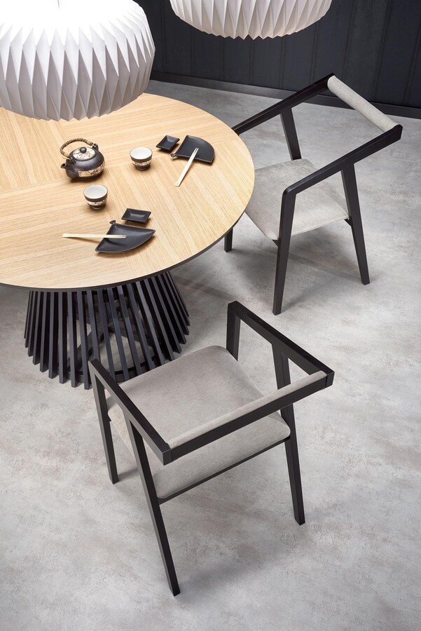 Велурен стол – сив/черен