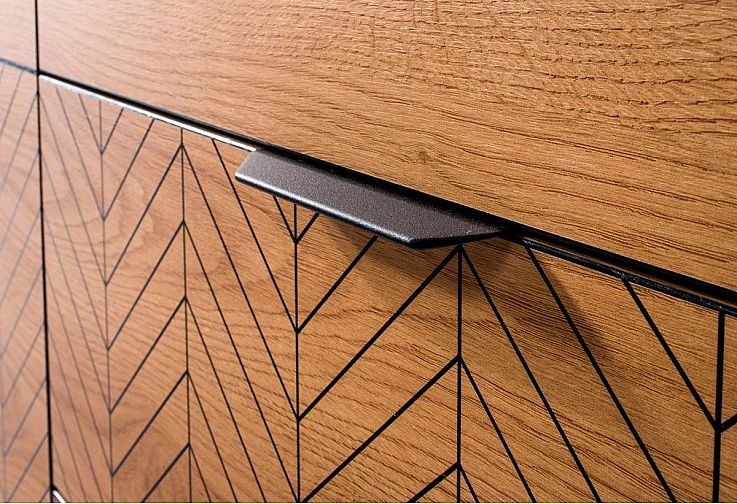 skrin-s-dve-vrati-i-tri-chekmedgeta-fonti-f-3-dab-karamel-dekorativen-print-ribena-kost-264033638-1200×820