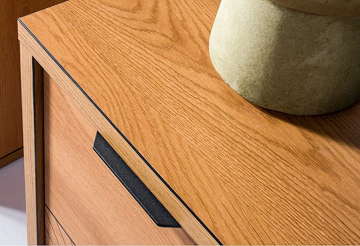 skrin-s-dve-vrati-i-tri-chekmedgeta-fonti-f-3-dab-karamel-dekorativen-print-ribena-kost-264033638-1200×820