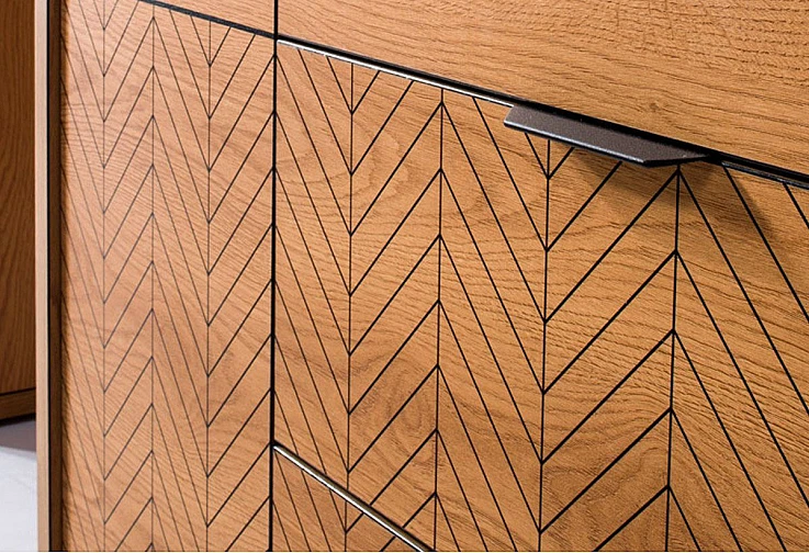 skrin-s-dve-vrati-i-tri-chekmedgeta-fonti-f-3-dab-karamel-dekorativen-print-ribena-kost-264033638-1200×820