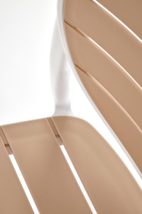 Пластмасов стол – натурално/бяло