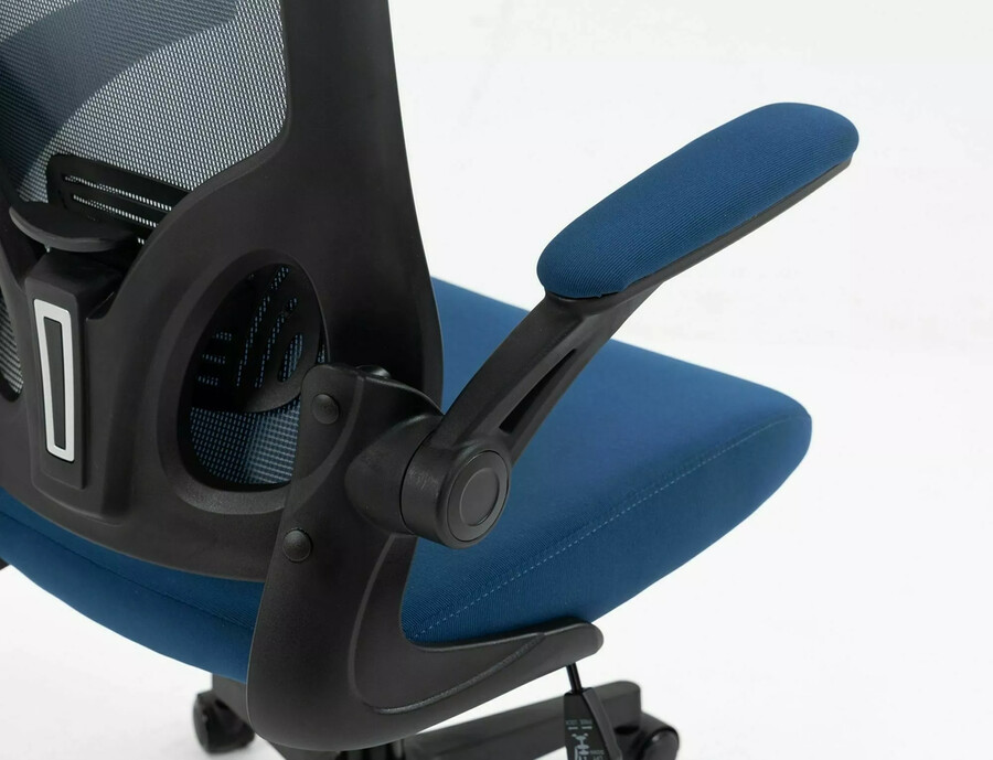 Въртящ се стол – синьо/черно