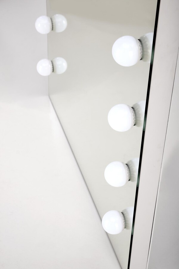 Огледало стоящо с LED осветление- сребърно