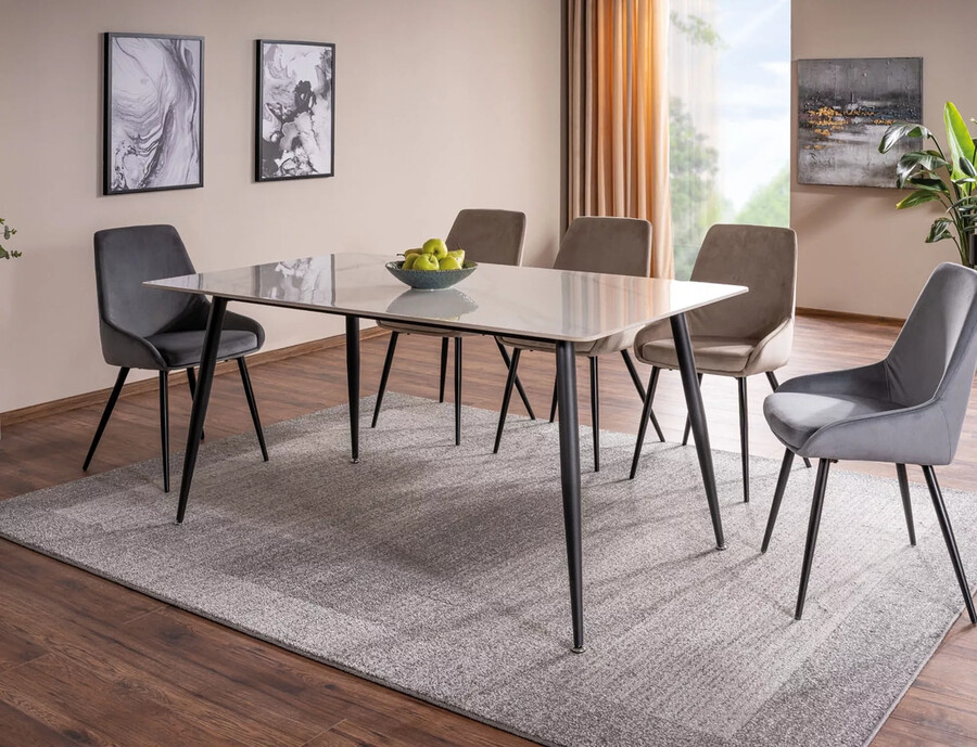 Стол – тъмно бежов